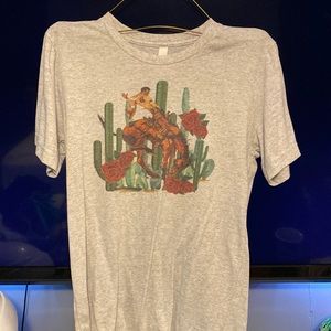 Western tee size small